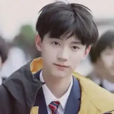 钟由希